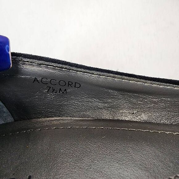 Tahari Accord Black Suede Jewel Pumps Size 7.5 - Picture 8 of 13